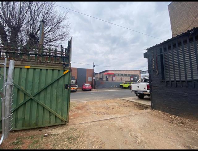 400M² WAREHOUSE FOR SALE IN DELAREY